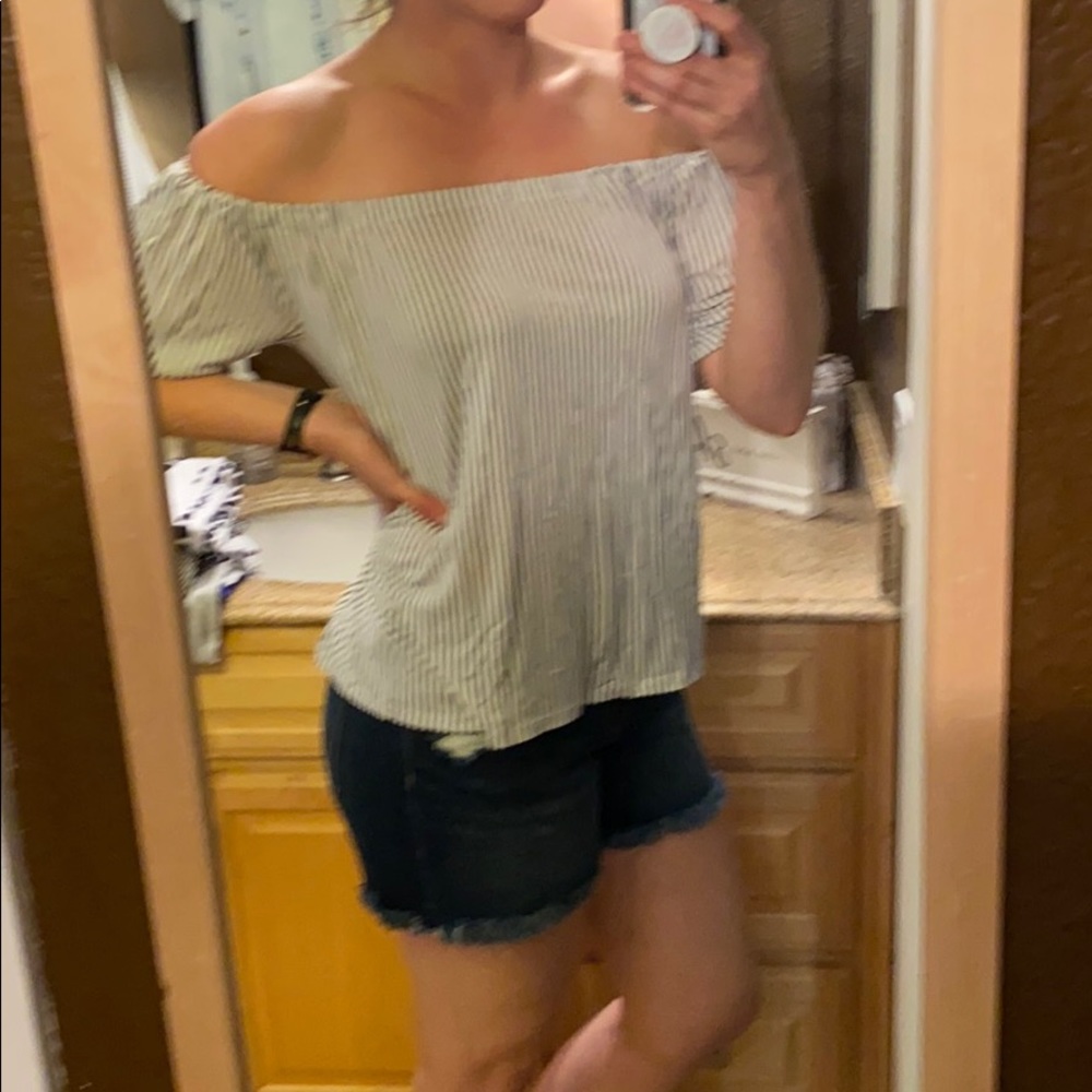 Loft Off the Shoulder Top size Medium